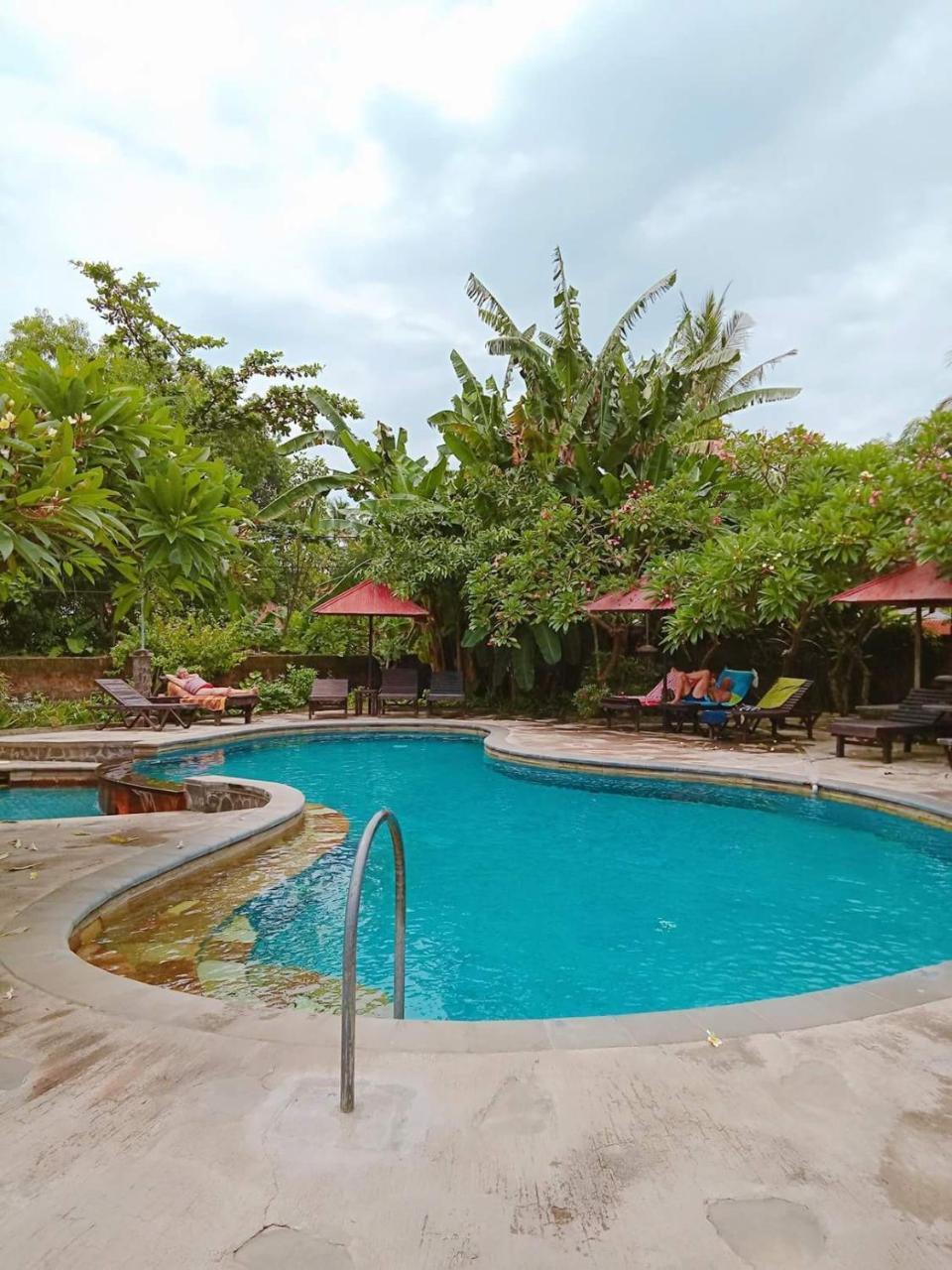 Rini Hotel Lovina  Ngoại thất bức ảnh