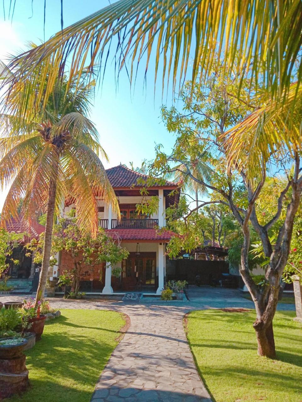 Rini Hotel Lovina  Ngoại thất bức ảnh