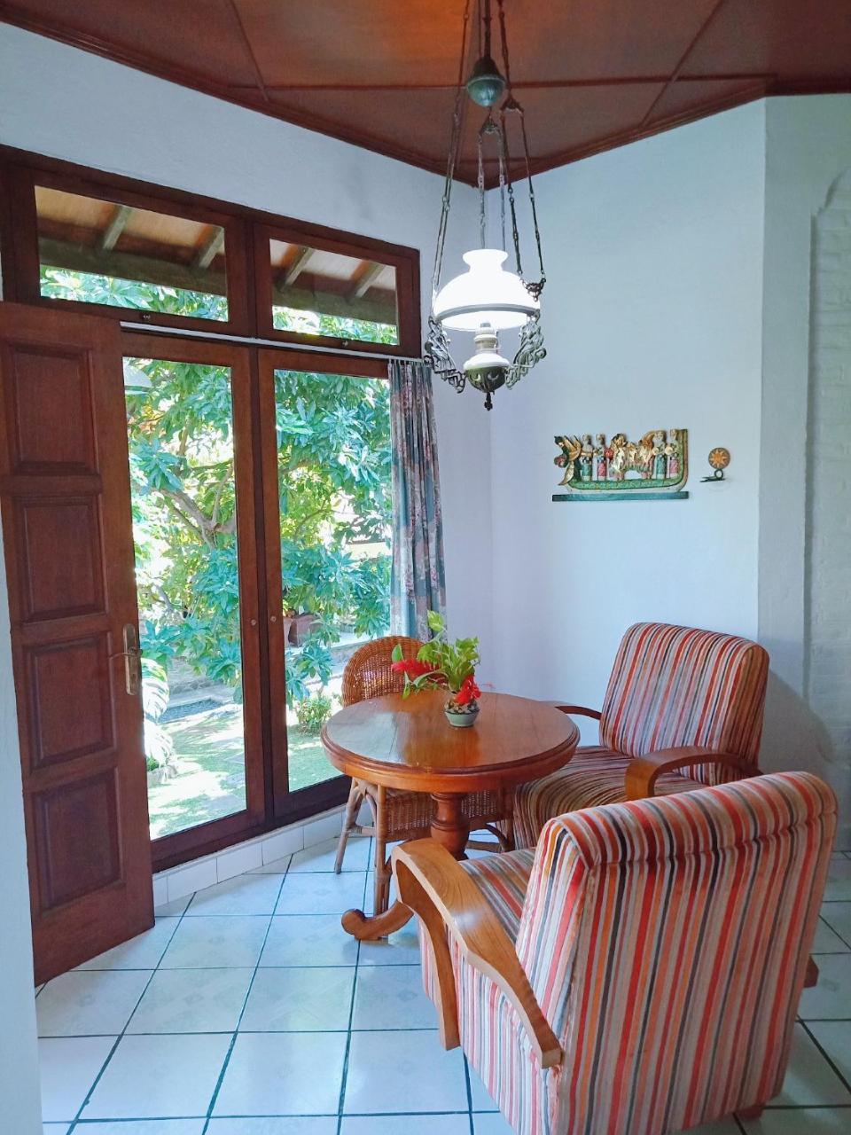 Rini Hotel Lovina  Ngoại thất bức ảnh