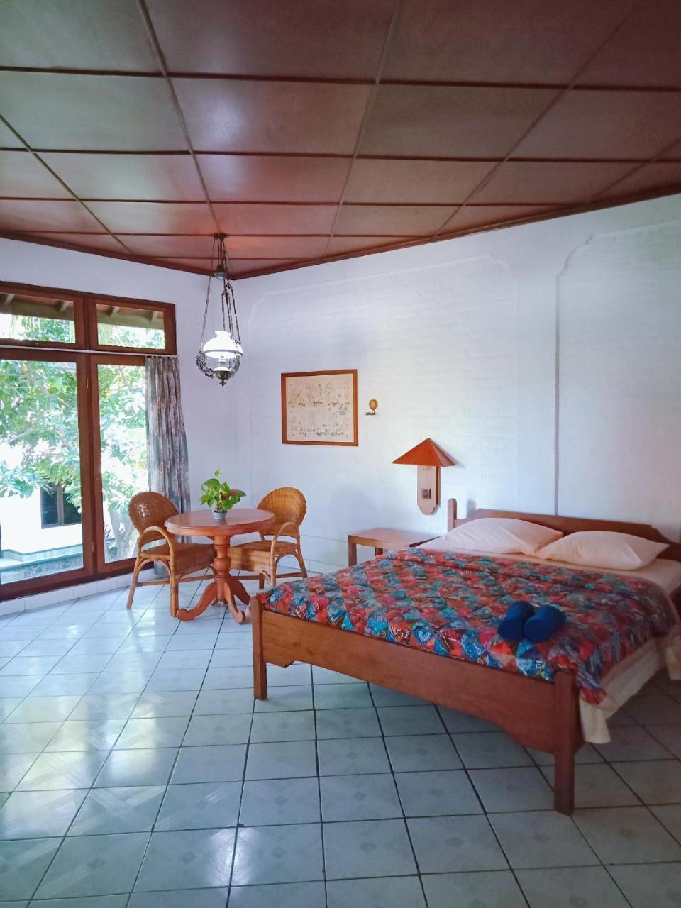 Rini Hotel Lovina  Ngoại thất bức ảnh