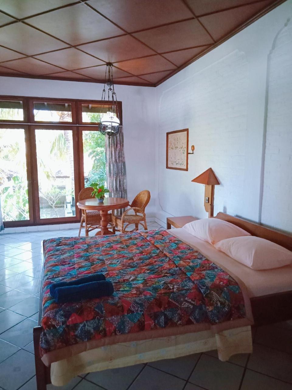 Rini Hotel Lovina  Ngoại thất bức ảnh