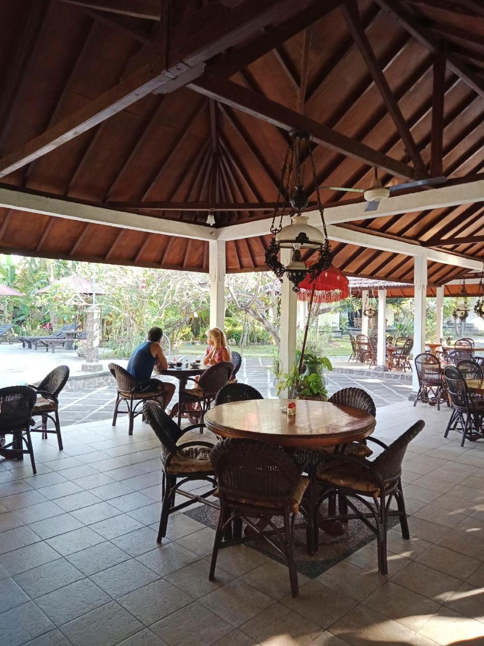 Rini Hotel Lovina  Ngoại thất bức ảnh