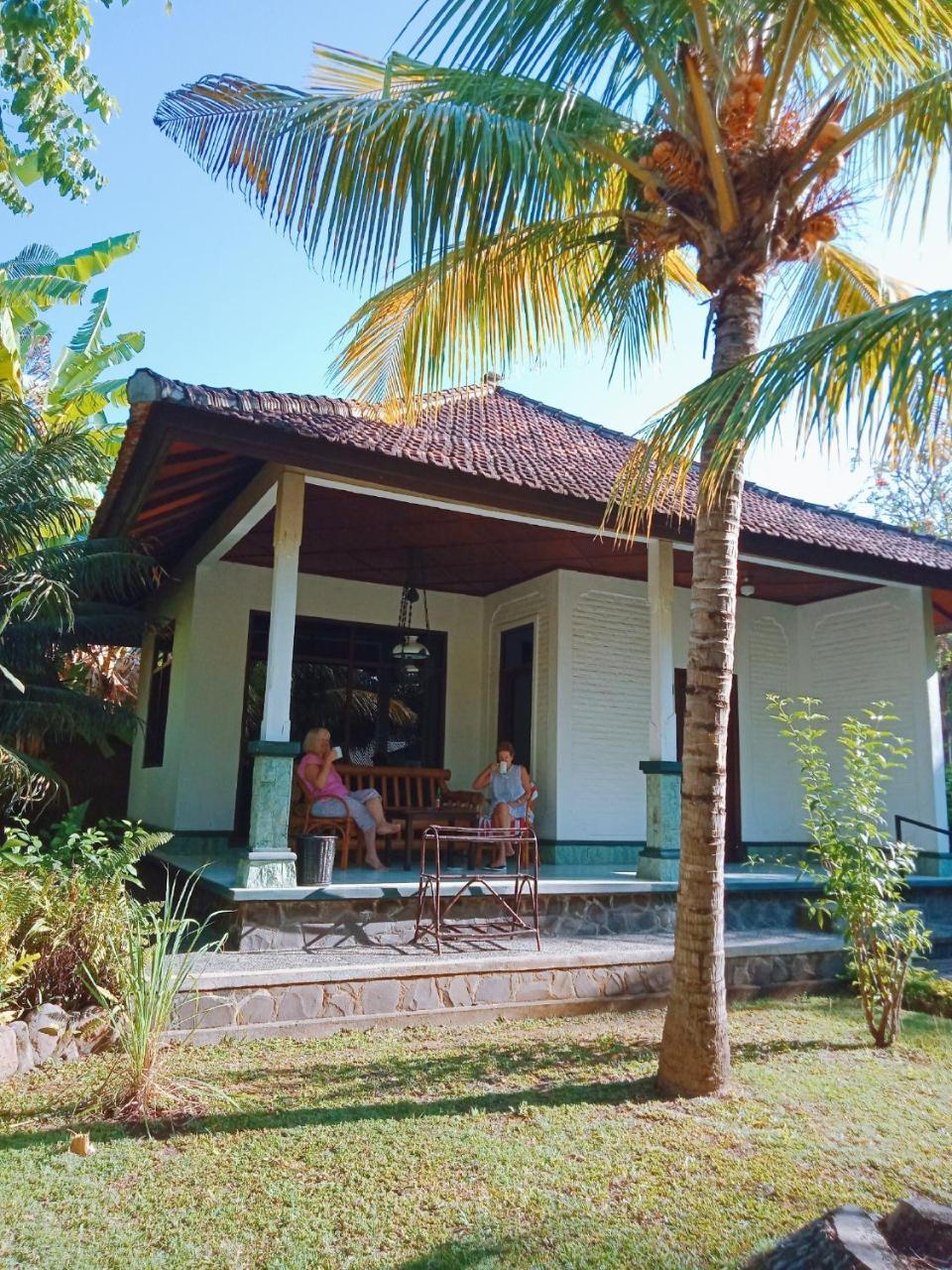 Rini Hotel Lovina  Ngoại thất bức ảnh