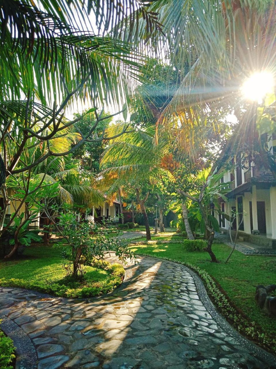Rini Hotel Lovina  Ngoại thất bức ảnh