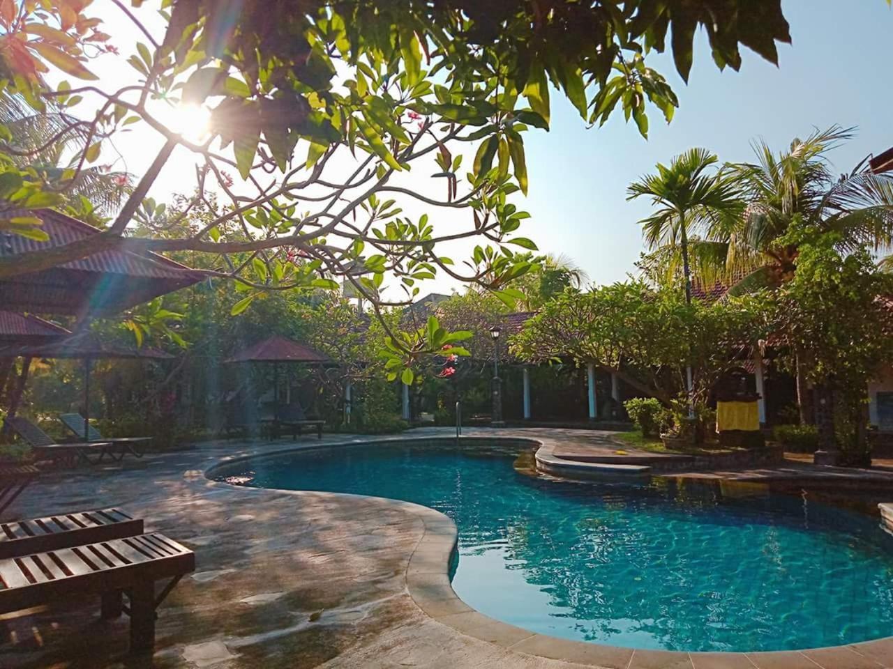 Rini Hotel Lovina  Ngoại thất bức ảnh
