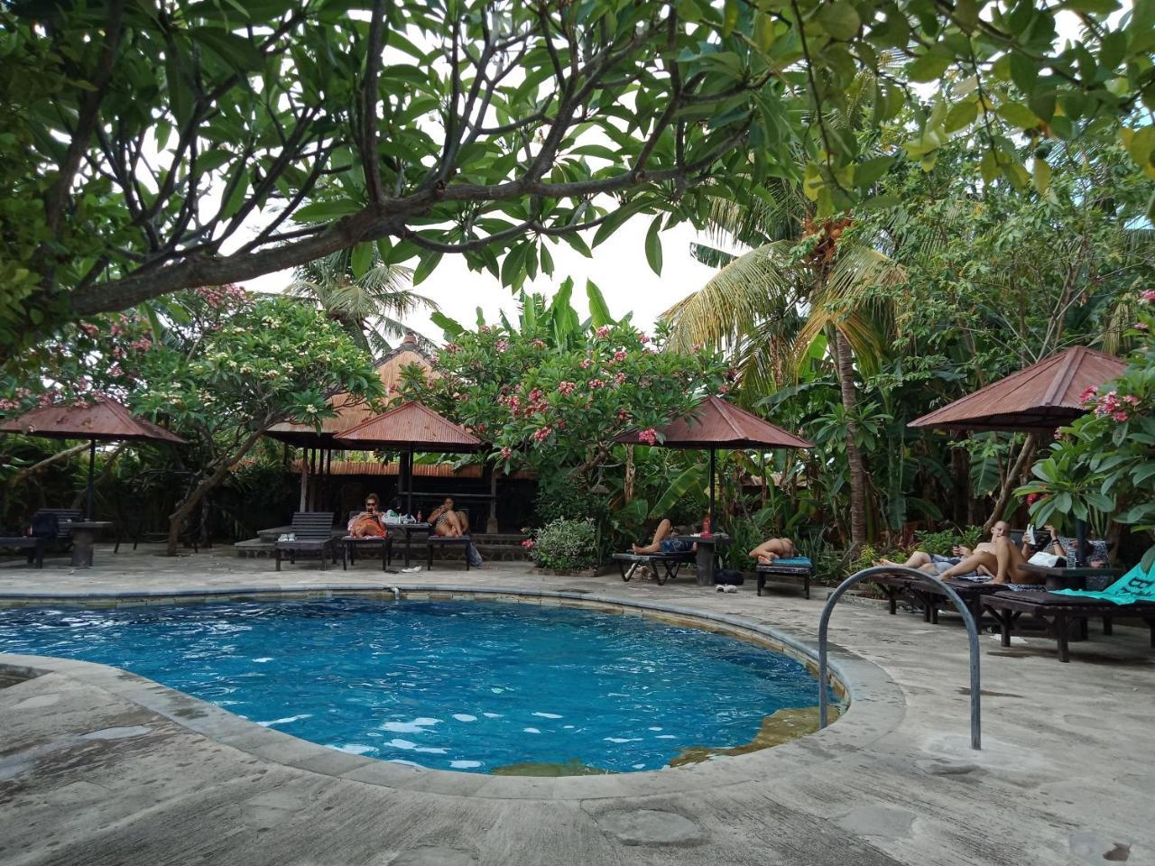 Rini Hotel Lovina  Ngoại thất bức ảnh
