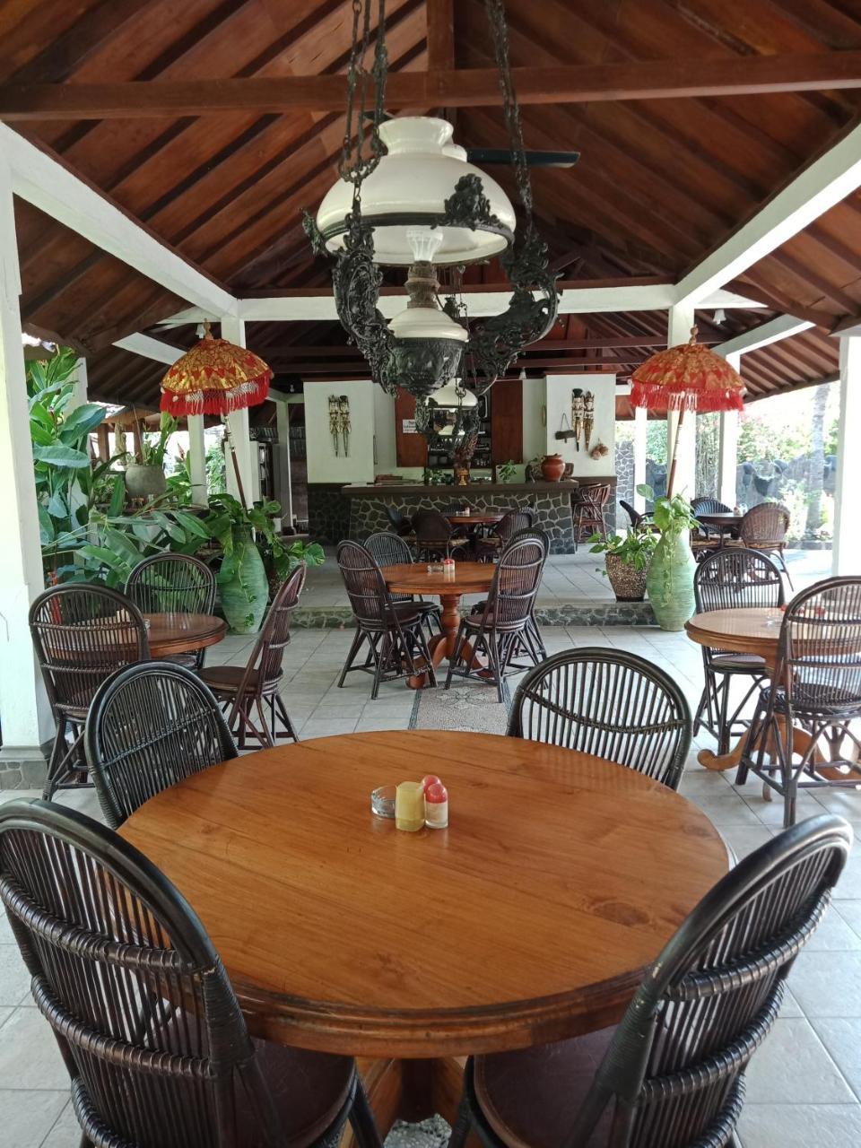 Rini Hotel Lovina  Ngoại thất bức ảnh