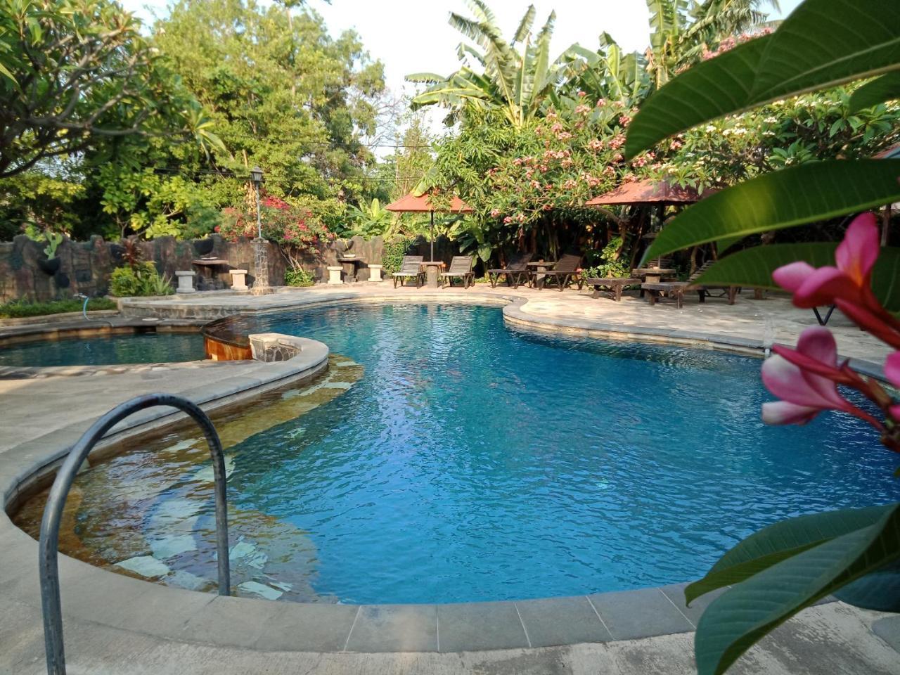 Rini Hotel Lovina  Ngoại thất bức ảnh