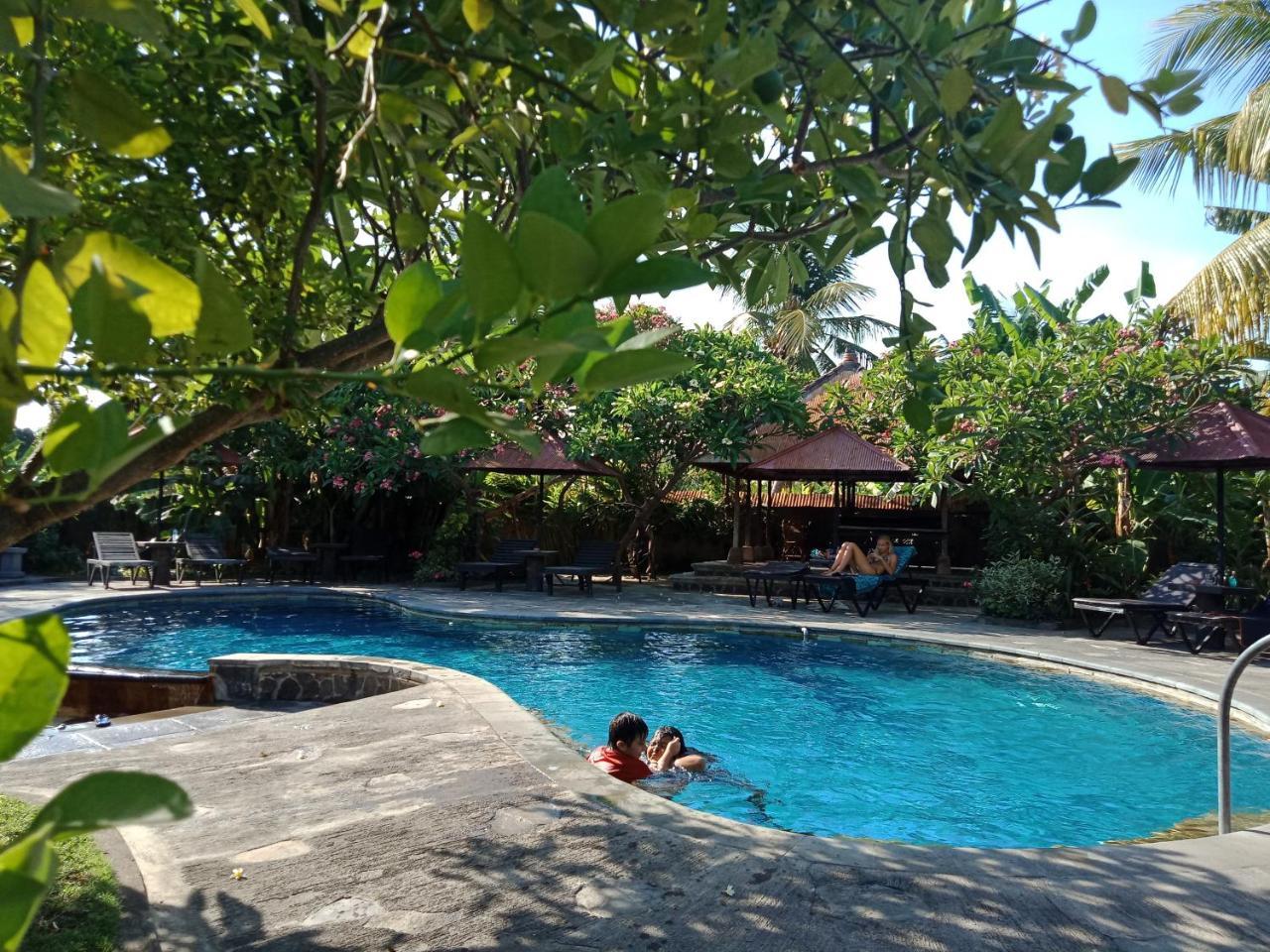 Rini Hotel Lovina  Ngoại thất bức ảnh