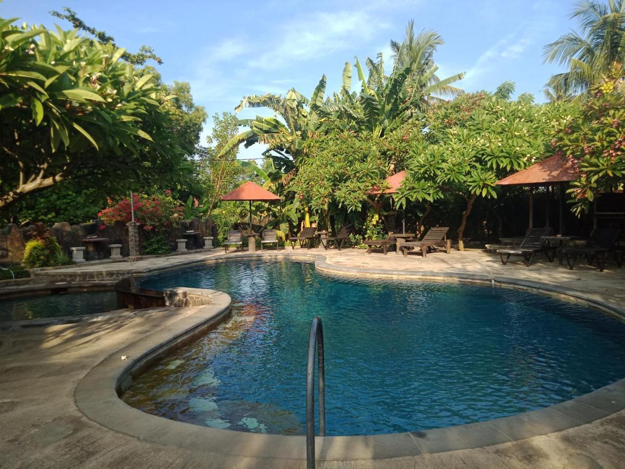 Rini Hotel Lovina  Ngoại thất bức ảnh