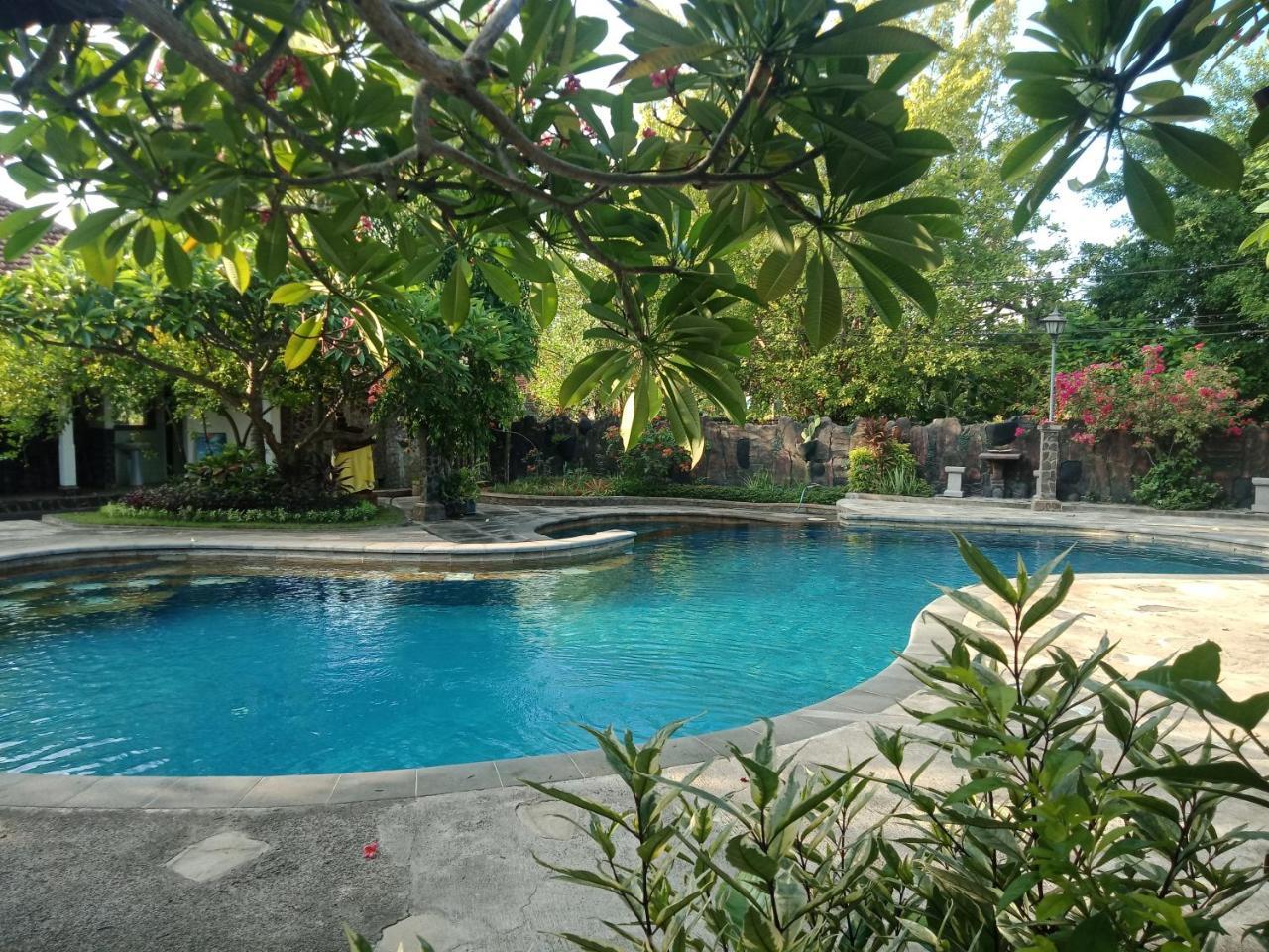 Rini Hotel Lovina  Ngoại thất bức ảnh